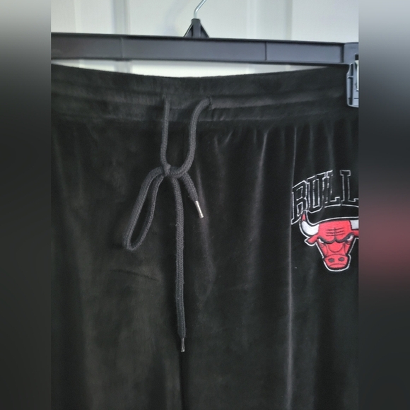 Chicago Bulls Velour Track Pants Womens XLarge Velvet Logo Straight Leg Stretch - Picture 2 of 4